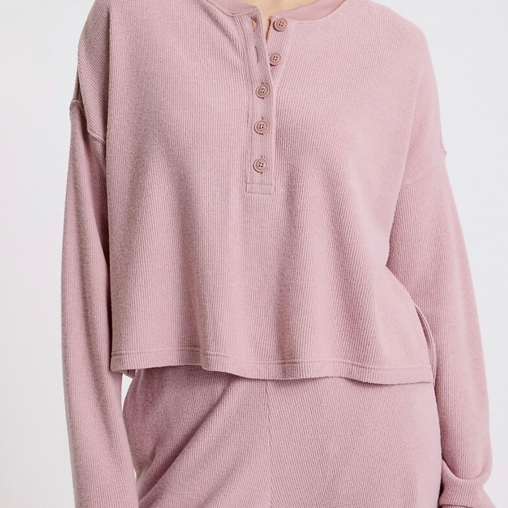 Express Blush Button-Up Top